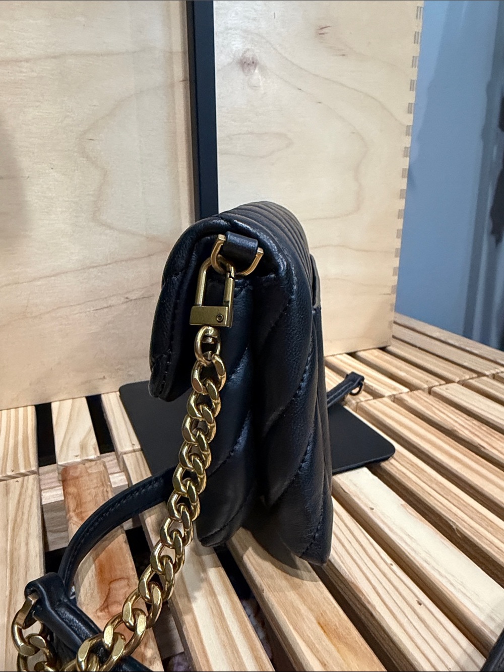 Quince Black Sheepskin Leather Chevron Quilted Crossbody Bag Gold Chain - Picture 5 of 7